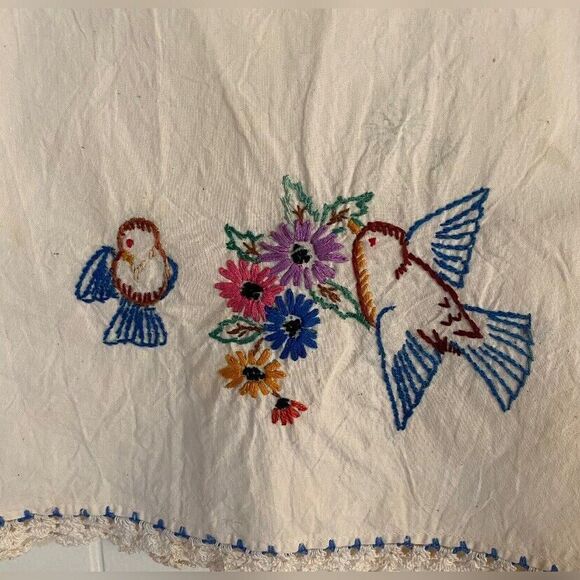 Vintage Table Runner Linen Cream Embroidered Birds Flowers Lace 25x18” - Picture 2 of 6